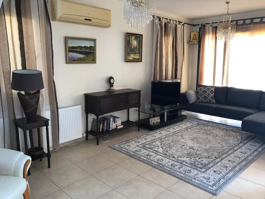 Budget Escape To The Seaside Villa Larnaca